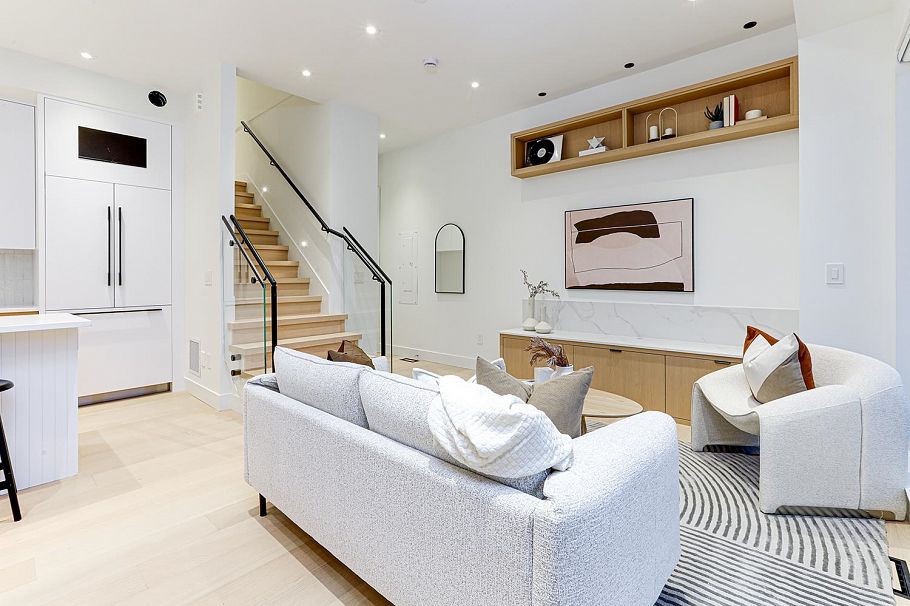 2 944 E 13 Avenue Vancouver, BC - 4