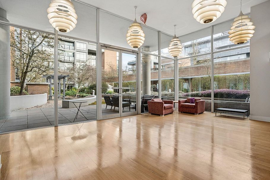 102 128 Athletes Way Vancouver, BC - 34