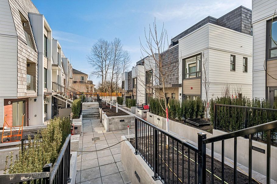 105 378 W 45th Avenue Vancouver, BC - 2