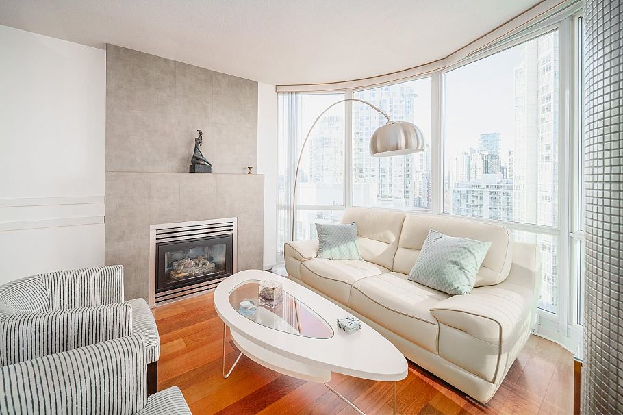 1906 1077 Marinaside Crescent Vancouver, BC - 10