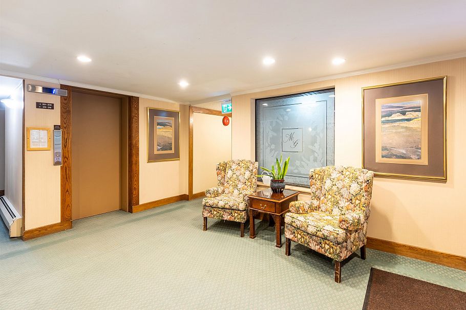 318 2320 W 40th Avenue Vancouver, BC - 4