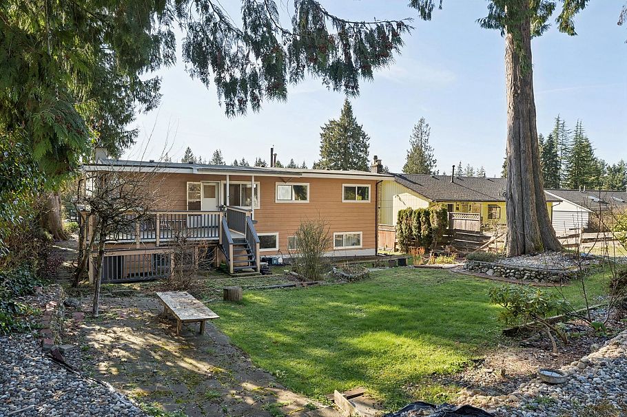 922 Canyon Boulevard North Vancouver, BC - 13