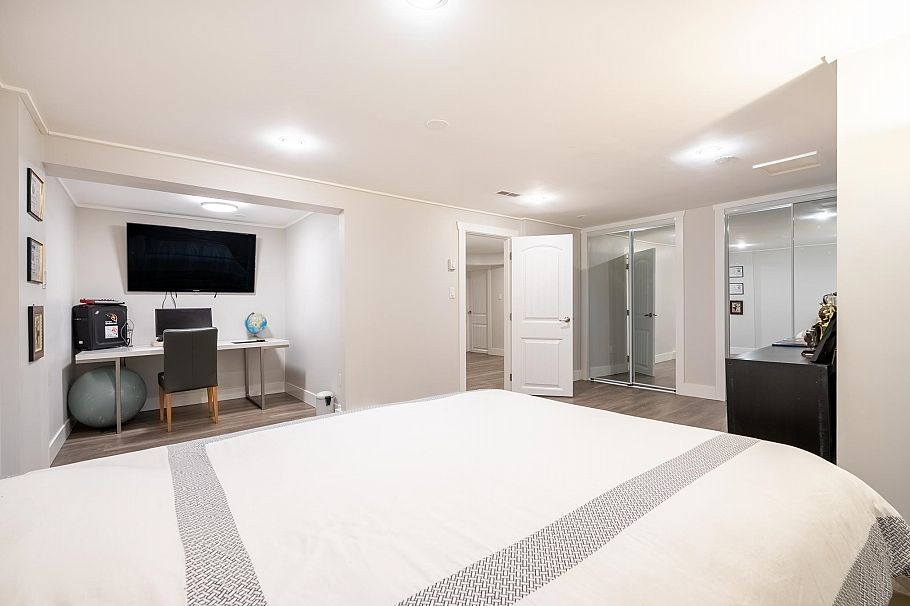 1275 W Keith Road North Vancouver, BC - 31