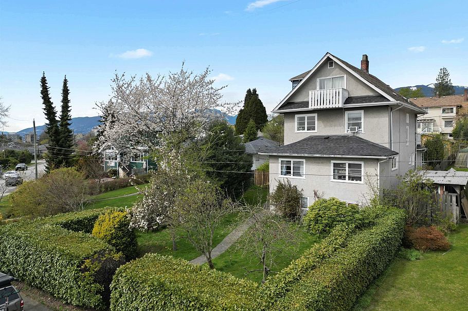 444 E 6th Street North Vancouver, BC - 1