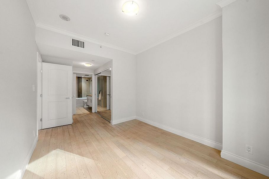 208 199 Victory Ship Way North Vancouver, BC - 17