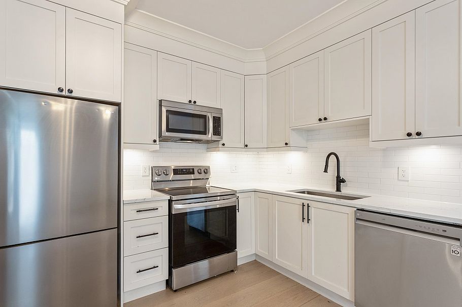 345 E 20th Street North Vancouver, BC - 27