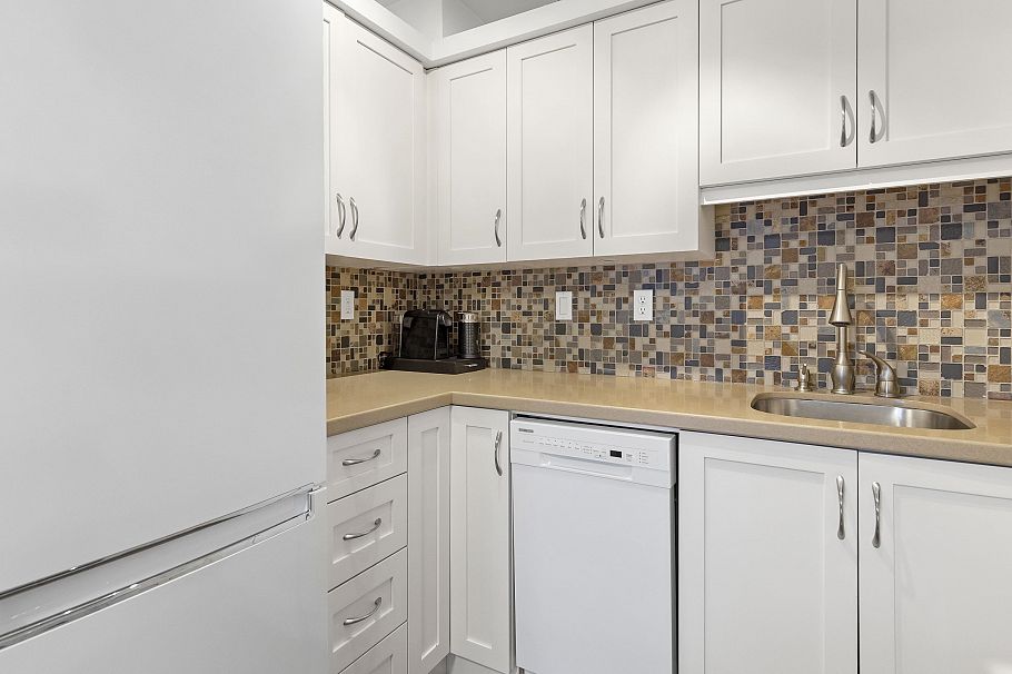 302 1476 W 10th Avenue Vancouver, BC - 11