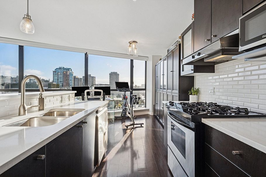 1001 124 W 1st Street North Vancouver, BC - 12