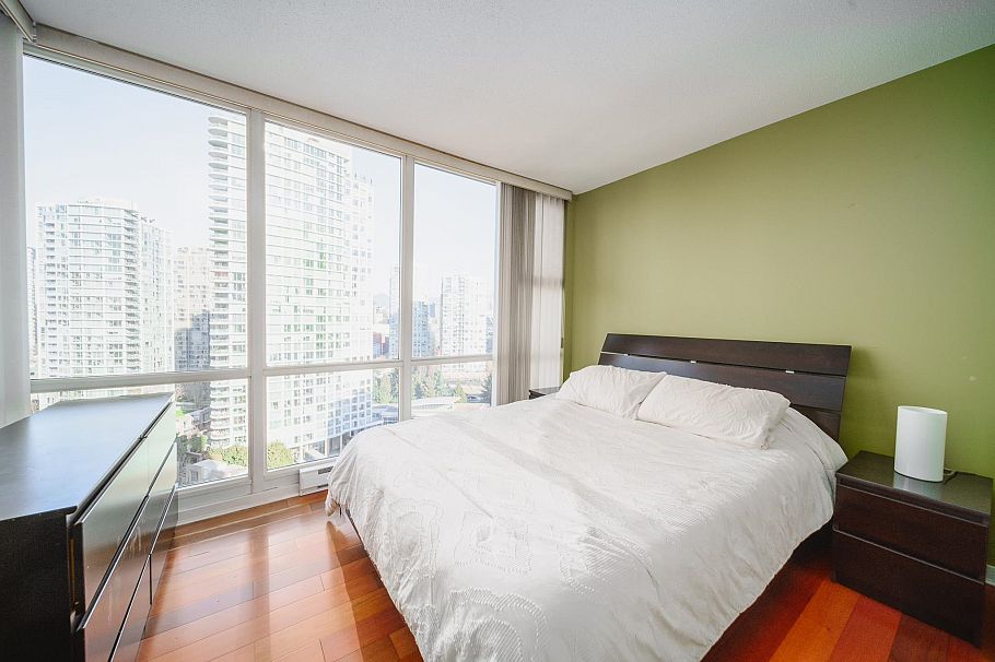 1906 1077 Marinaside Crescent Vancouver, BC - 13