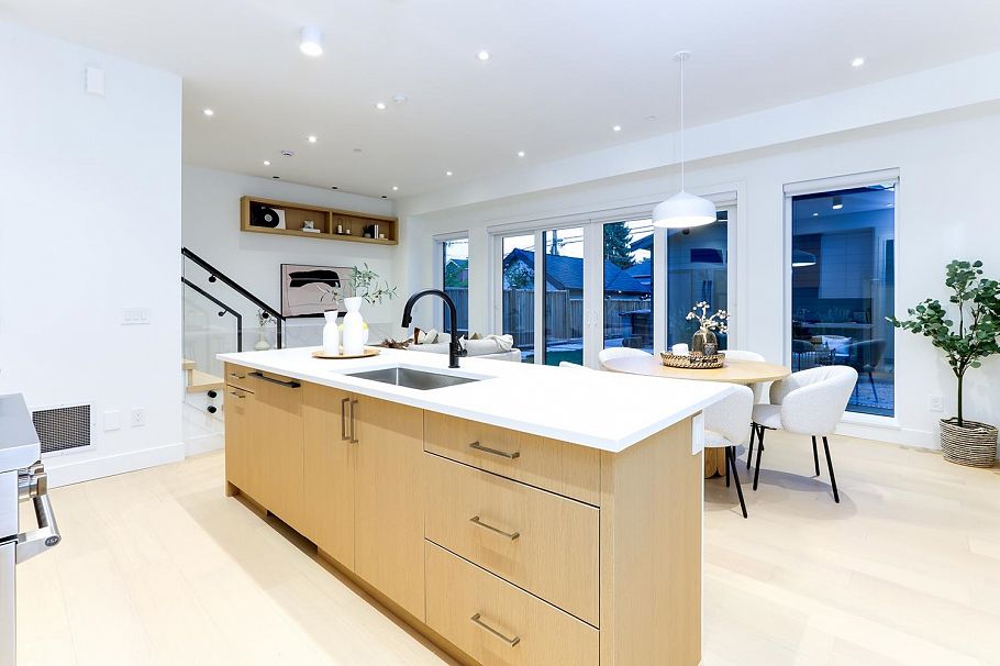 2 944 E 13 Avenue Vancouver, BC - 10