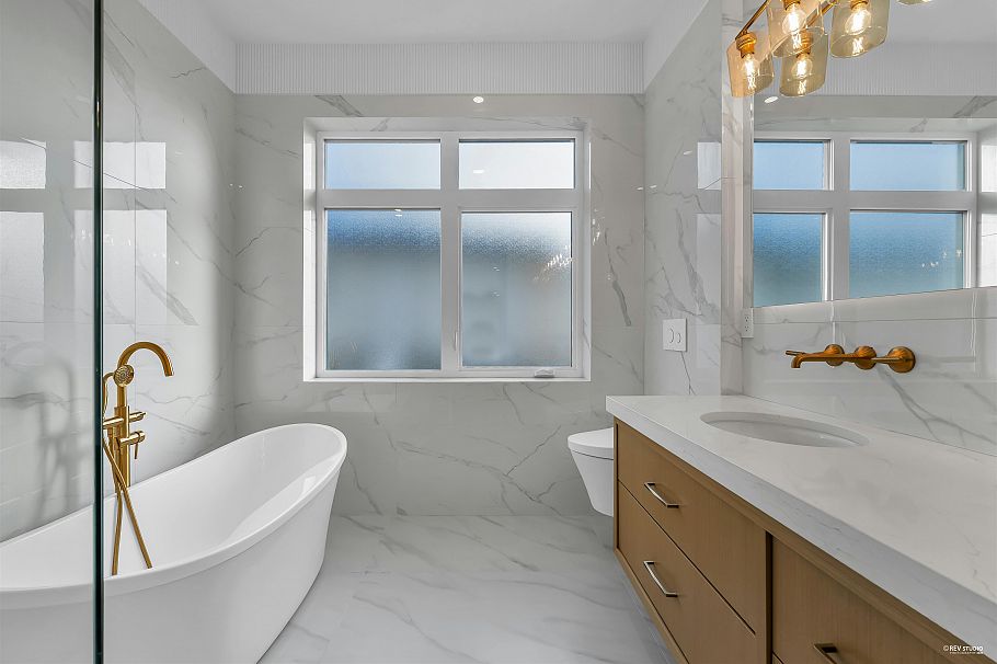 2246 W 20th Avenue Vancouver, BC - 24