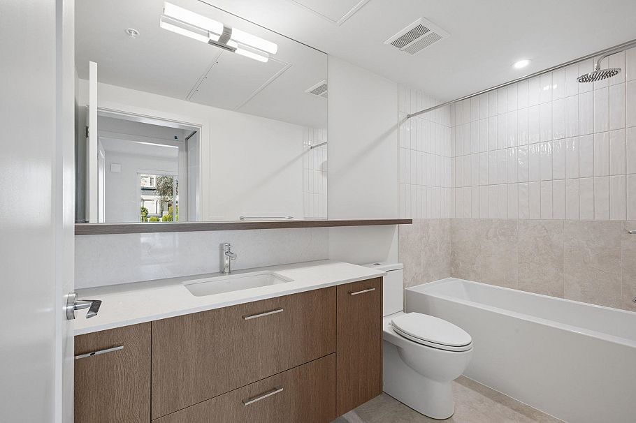 202 378 W 45th Avenue Vancouver, BC - 16