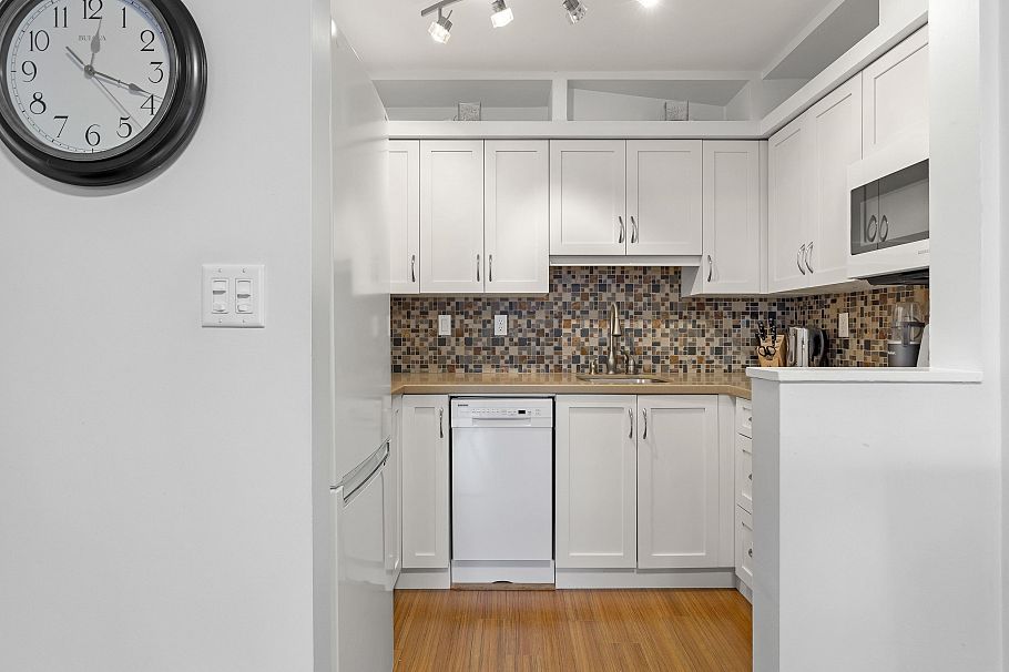 302 1476 W 10th Avenue Vancouver, BC - 9