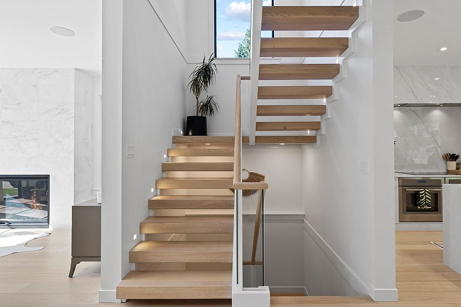 968 Belvista Crescent North Vancouver, BC - 17