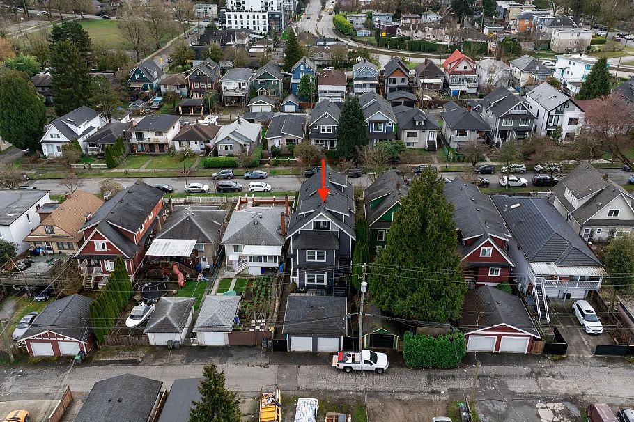 1371 E 13th Avenue Vancouver, BC - 35