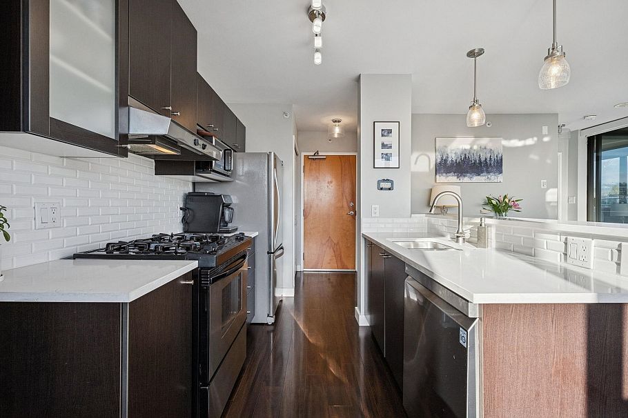 1001 124 W 1st Street North Vancouver, BC - 6