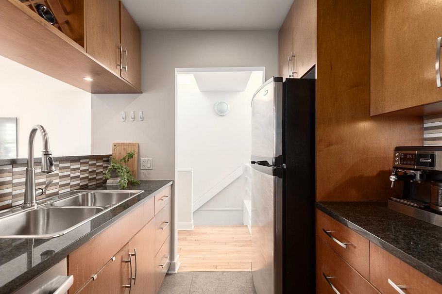 10 766 W 7th Avenue Vancouver, BC - 12