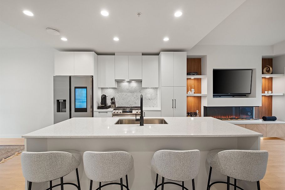 137 535 E 2nd Street North Vancouver, BC - 1