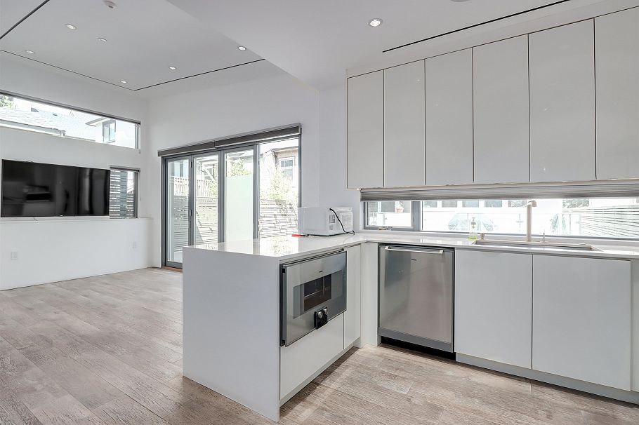 4368 W 15th Avenue Vancouver, BC - 20