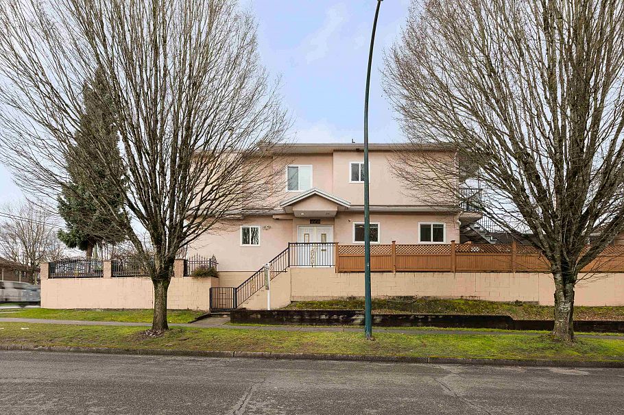 2423 E 4th Avenue Vancouver, BC - 33