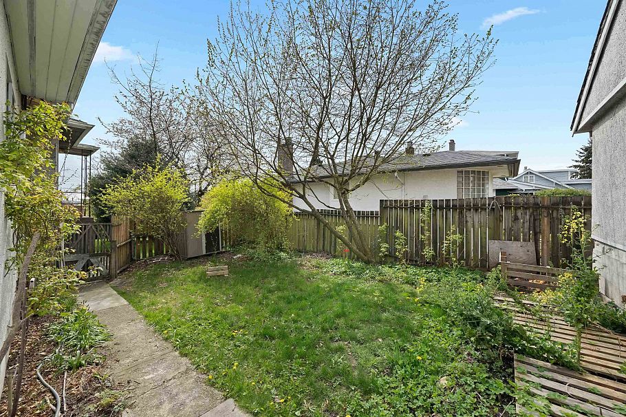 444 E 6th Street North Vancouver, BC - 15