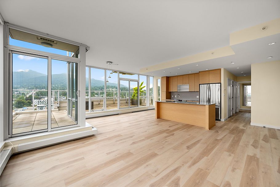 2002 135 E 17th Street North Vancouver, BC - 5