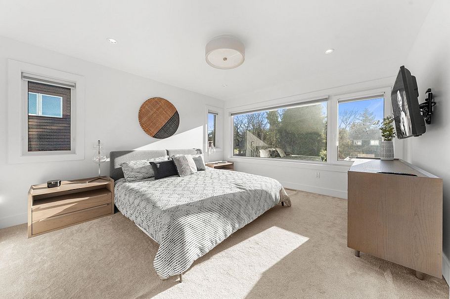 361 E 15th Street North Vancouver, BC - 24