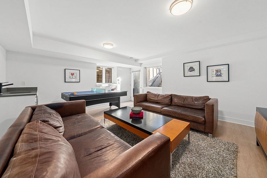 361 E 15th Street North Vancouver, BC - 33