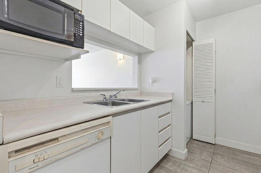 107 4990 Mcgeer Street Vancouver, BC - 9