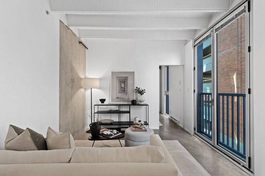 303 219 E Georgia Street Vancouver, BC - 2