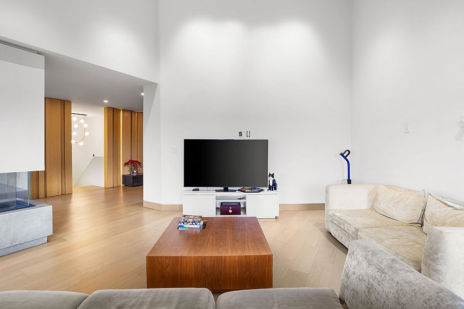 7353 Yew Street Vancouver, BC - 9