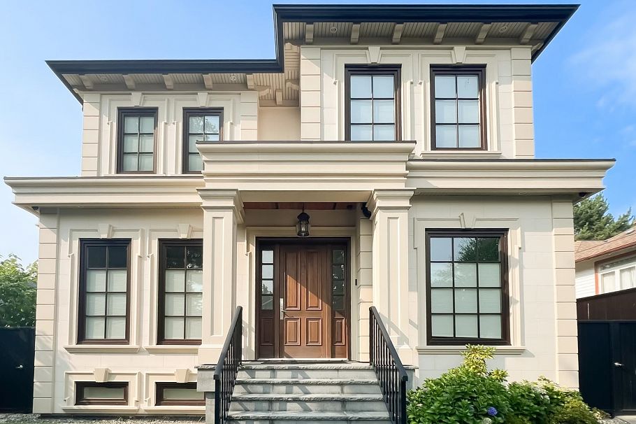 2071 W 36th Avenue Vancouver, BC - 1