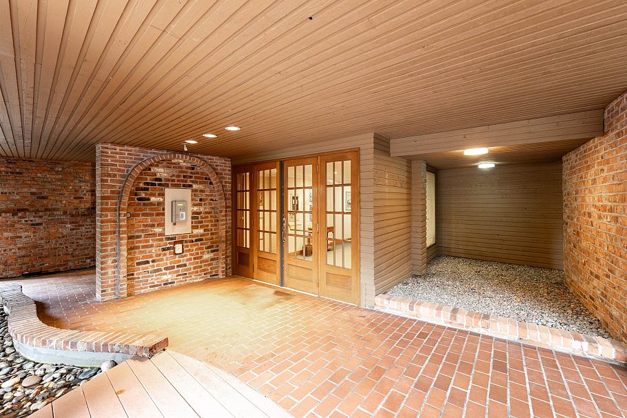 318 2320 W 40th Avenue Vancouver, BC - 2