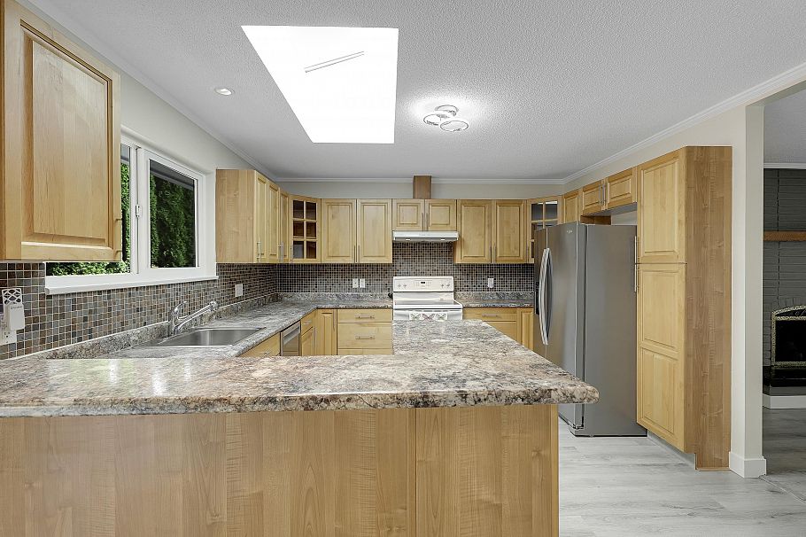 732 E 29th Street North Vancouver, BC - 9