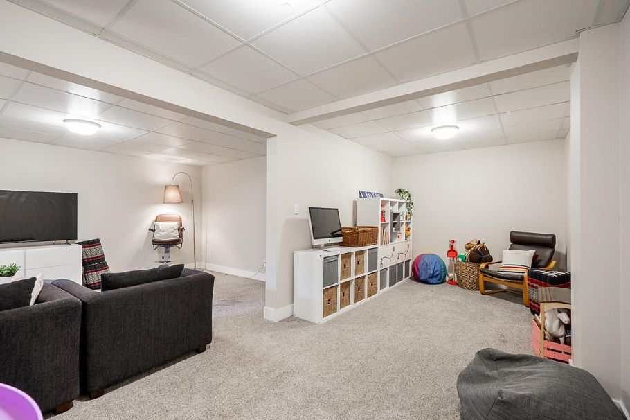 2076 Purcell Way North Vancouver, BC - 29