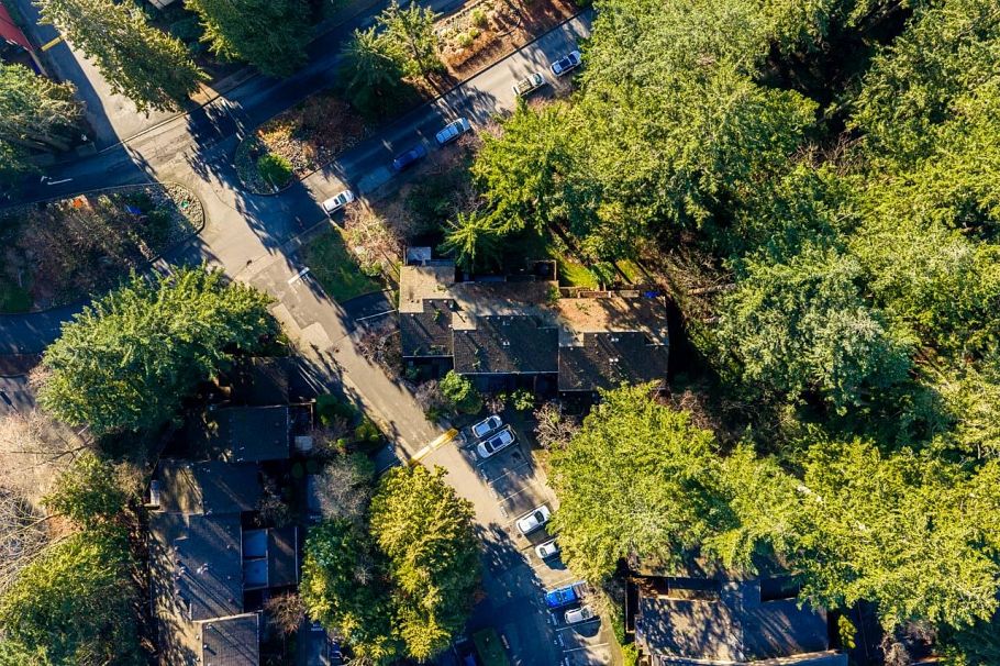 2076 Purcell Way North Vancouver, BC - 35