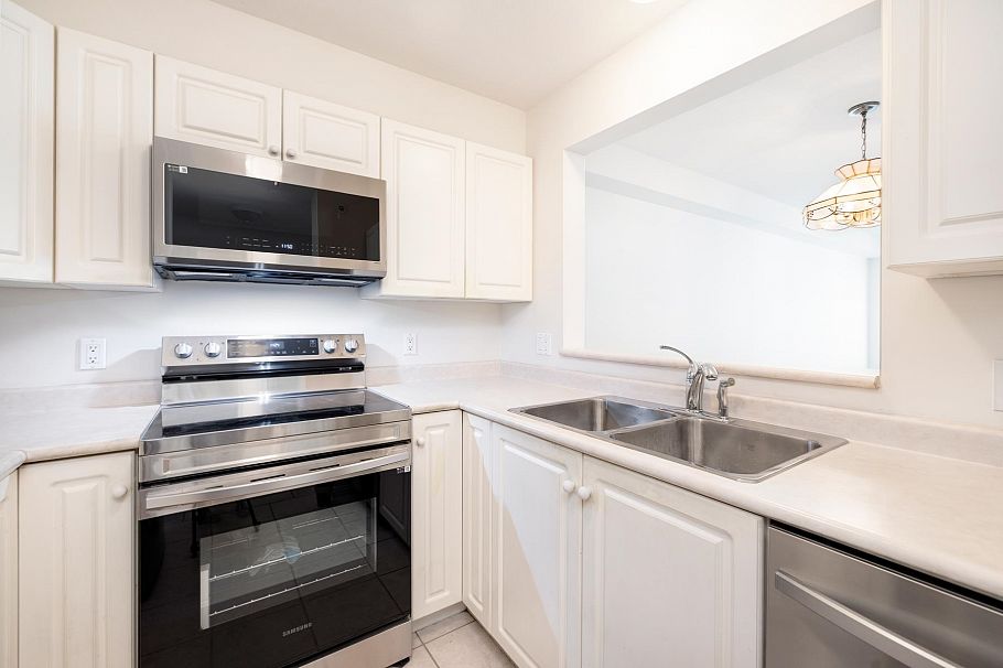 406 2059 Chesterfield Avenue North Vancouver, BC - 4