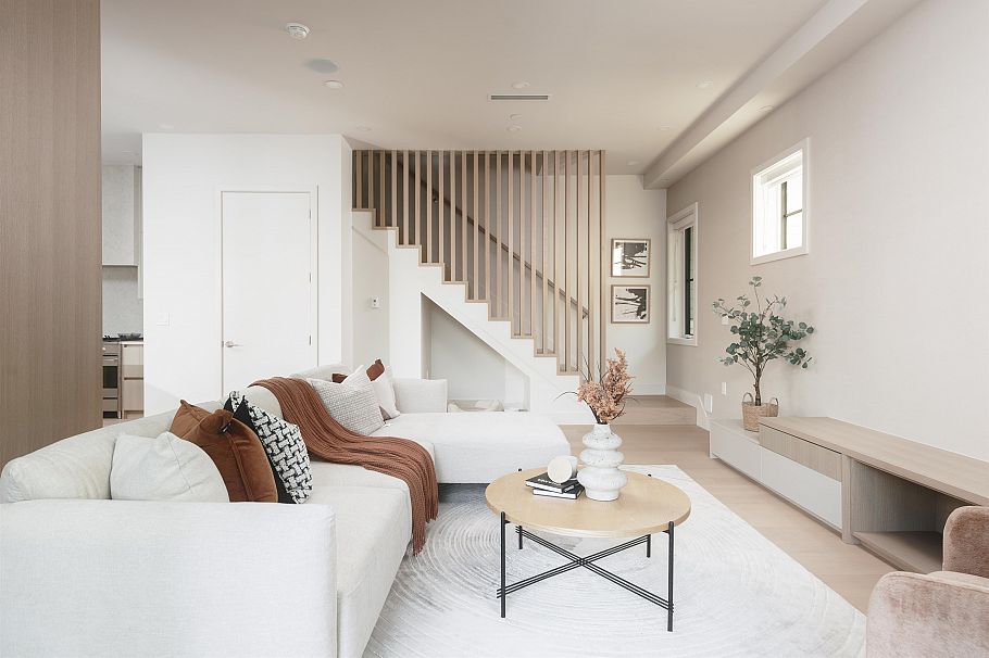 2136 E 10th Avenue Vancouver, BC - 9