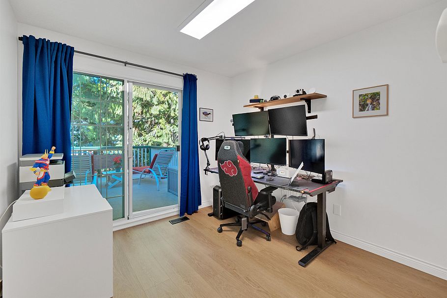 1652 Coleman Street North Vancouver, BC - 18