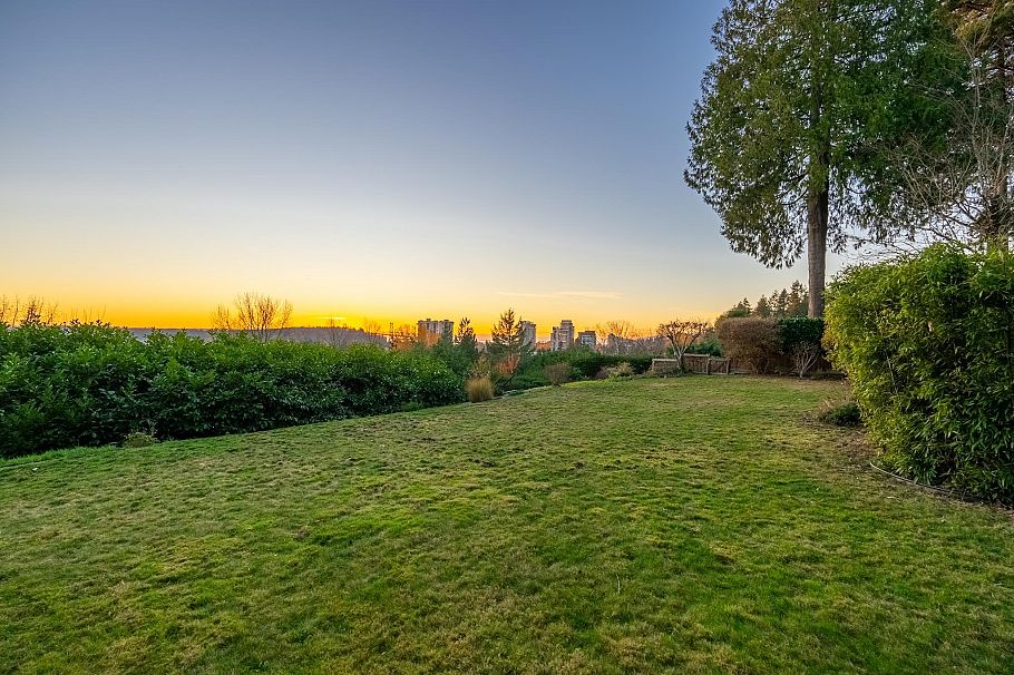 1275 W Keith Road North Vancouver, BC - 36