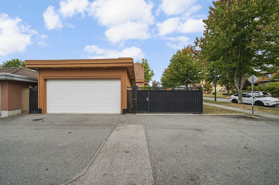 6733 Vivian Street Vancouver, BC - 38