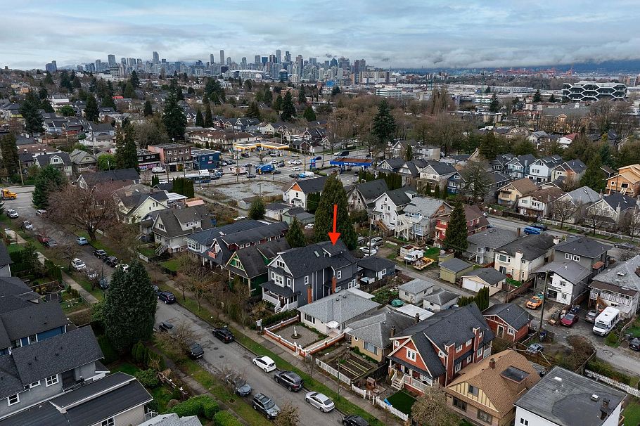 1371 E 13th Avenue Vancouver, BC - 37