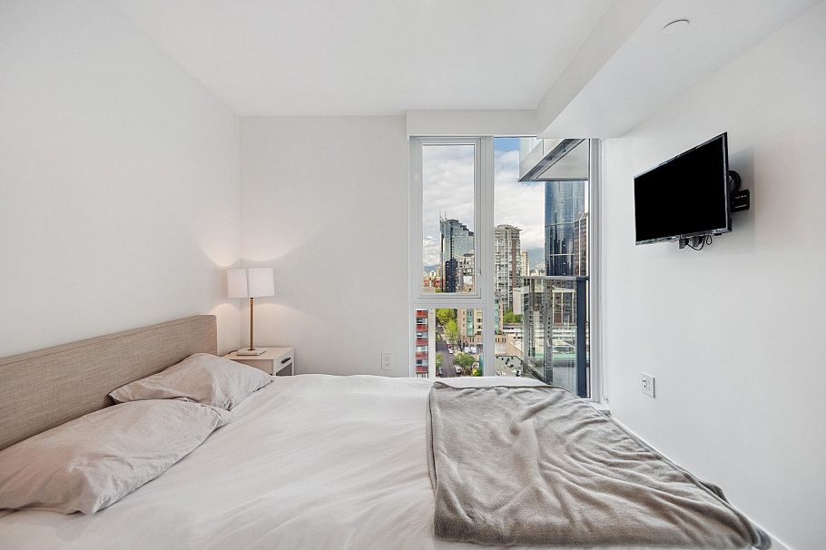 2002 1111 Richards Street Vancouver, BC - 14