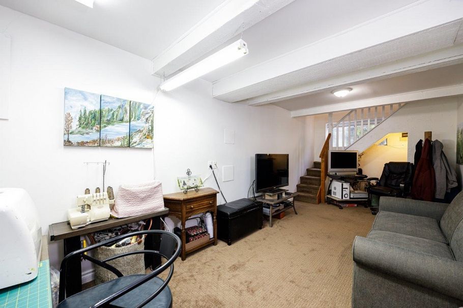 1061 Gladwin Drive North Vancouver, BC - 27