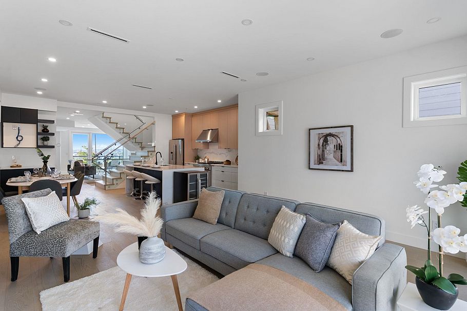 340 E Keith Road North Vancouver, BC - 8