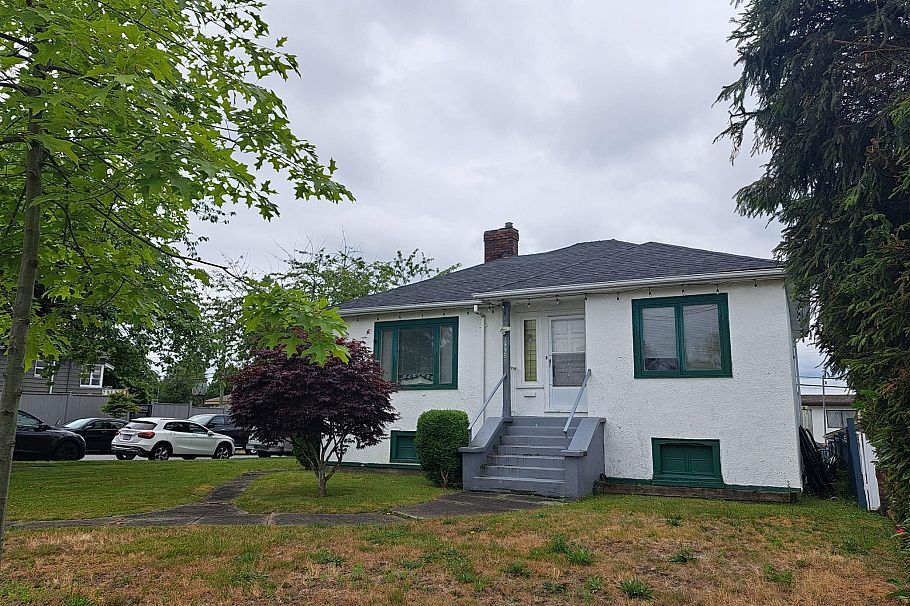 3995 Slocan Street Vancouver, BC - 1