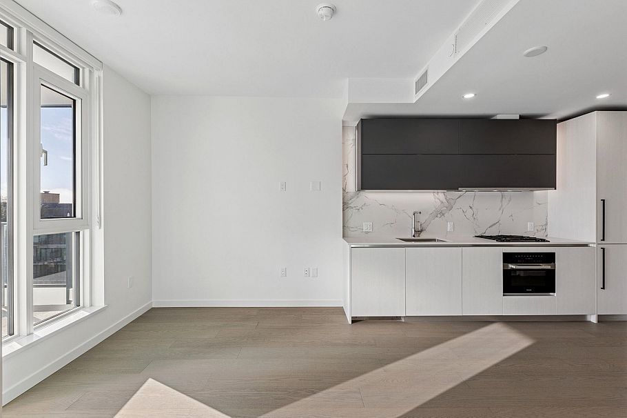 606 8415 Granville Street Vancouver, BC - 5