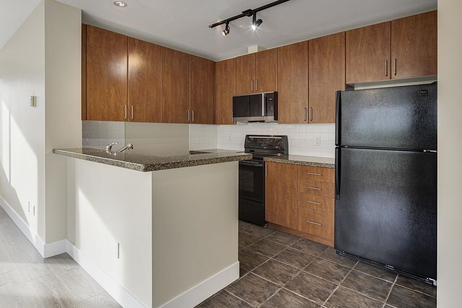 202 2630 Arbutus Street Vancouver, BC - 4