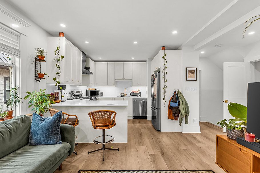 354 W 15th Avenue Vancouver, BC - 5