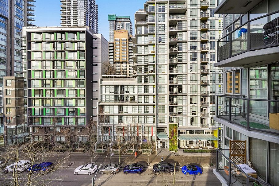 706 1212 Howe Street Vancouver, BC - 9